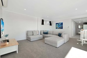 TV - The Seaway Vista (Tauranga)
