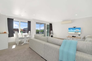 TV - The Seaway Vista (Tauranga)