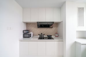 Private kitchen - Tyms 2BR 2BA APT Xujiahui Huijing Garden (Xuhui District,)