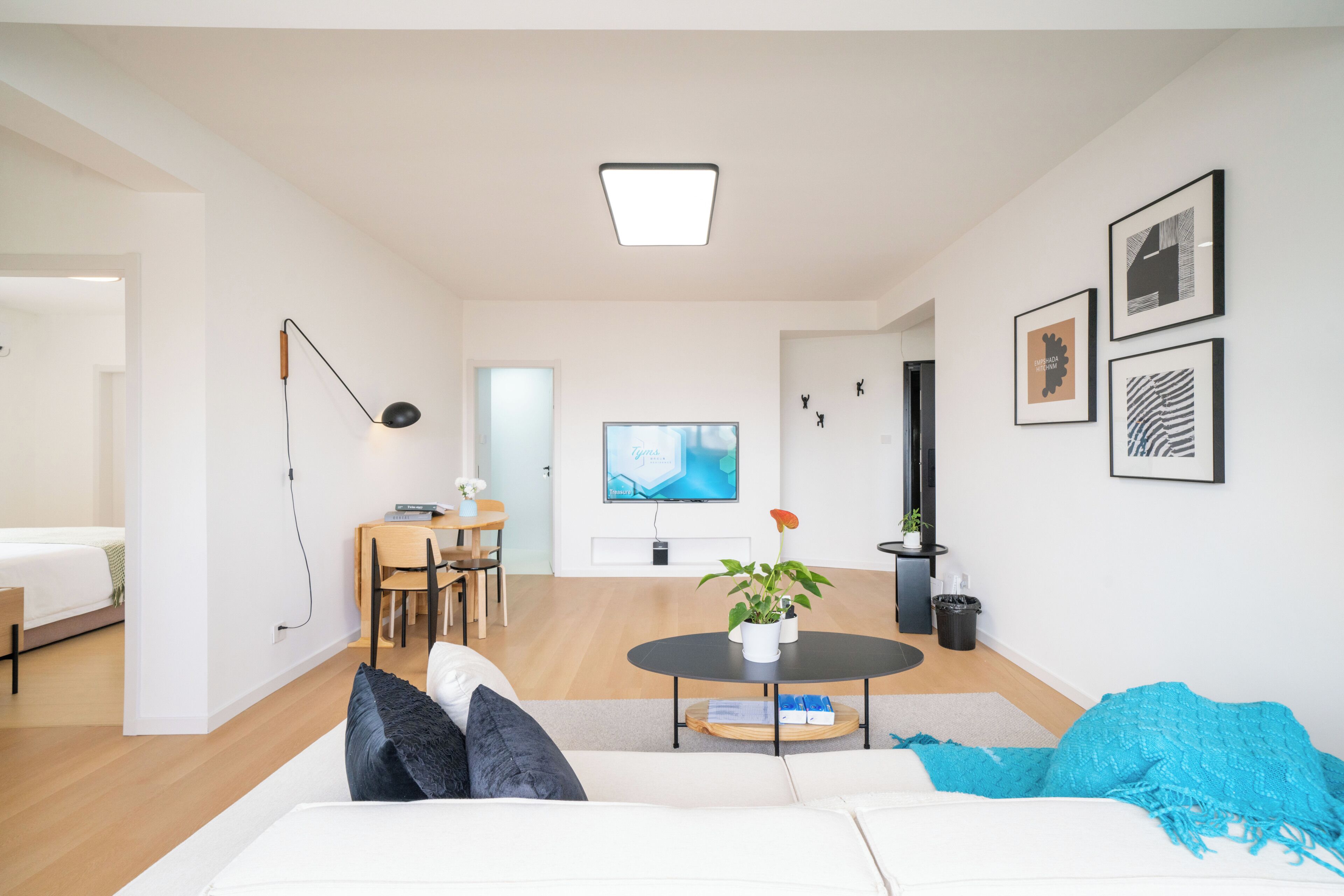 Blackout drapes, soundproofing, WiFi (free)