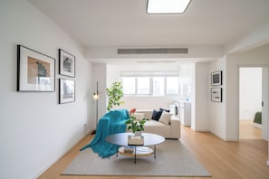 Living area - Tyms 2BR 2BA APT Xujiahui Huijing Garden (Xuhui District,)