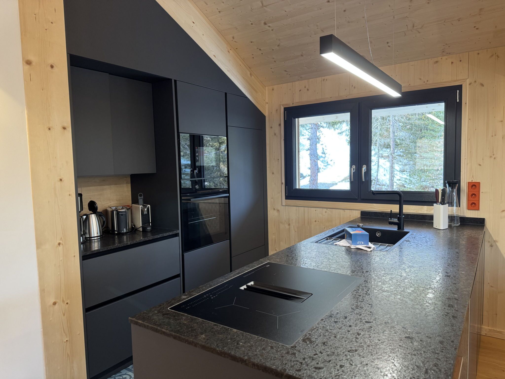 Kühlschrank, Mikrowelle, Ofen, Geschirrspüler