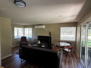 Smart TV - Chinook Cabin On The Rogue (Trail)