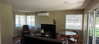 Riverside 2 Bedroom Cabin on Rogue River/Gateway to Crater Lake