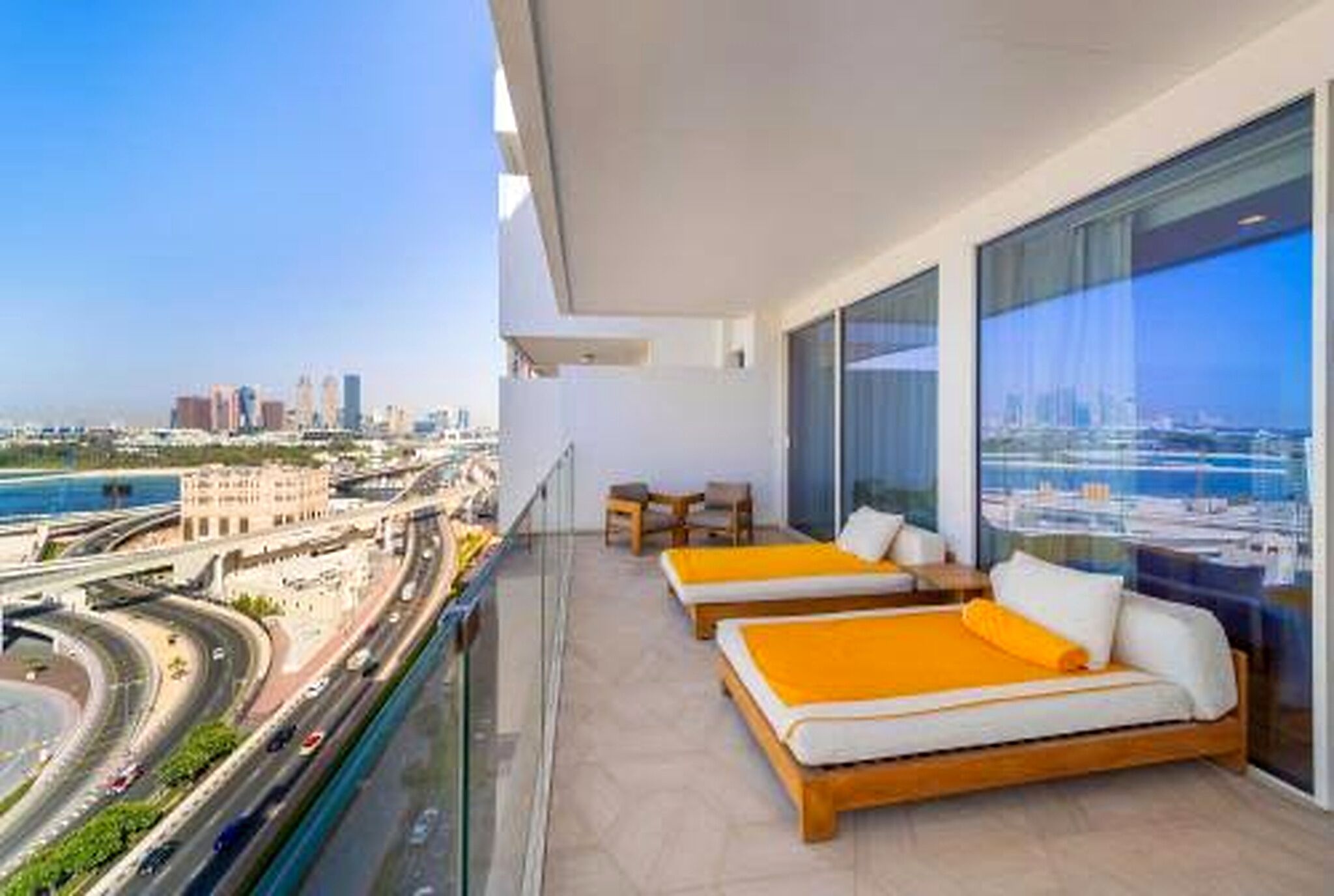 Villa Economy, balcone, vista città | Parco della struttura
