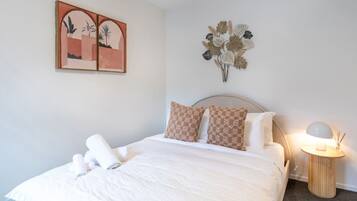 2 habitaciones, tabla de planchar con plancha, cuna de viaje y wifi