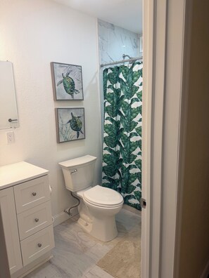 Shower, hair dryer, towels, soap - Coastal Haven Getaway 2 (Treasure Island)