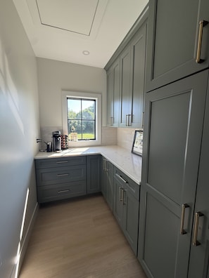 Private kitchen - New Build Montauk Coastal Farmhouse | Fenced Heated Salt Pool & Walk to Beach (Montauk)