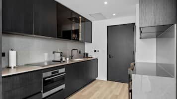 Coffee/tea maker, fridge, microwave, oven