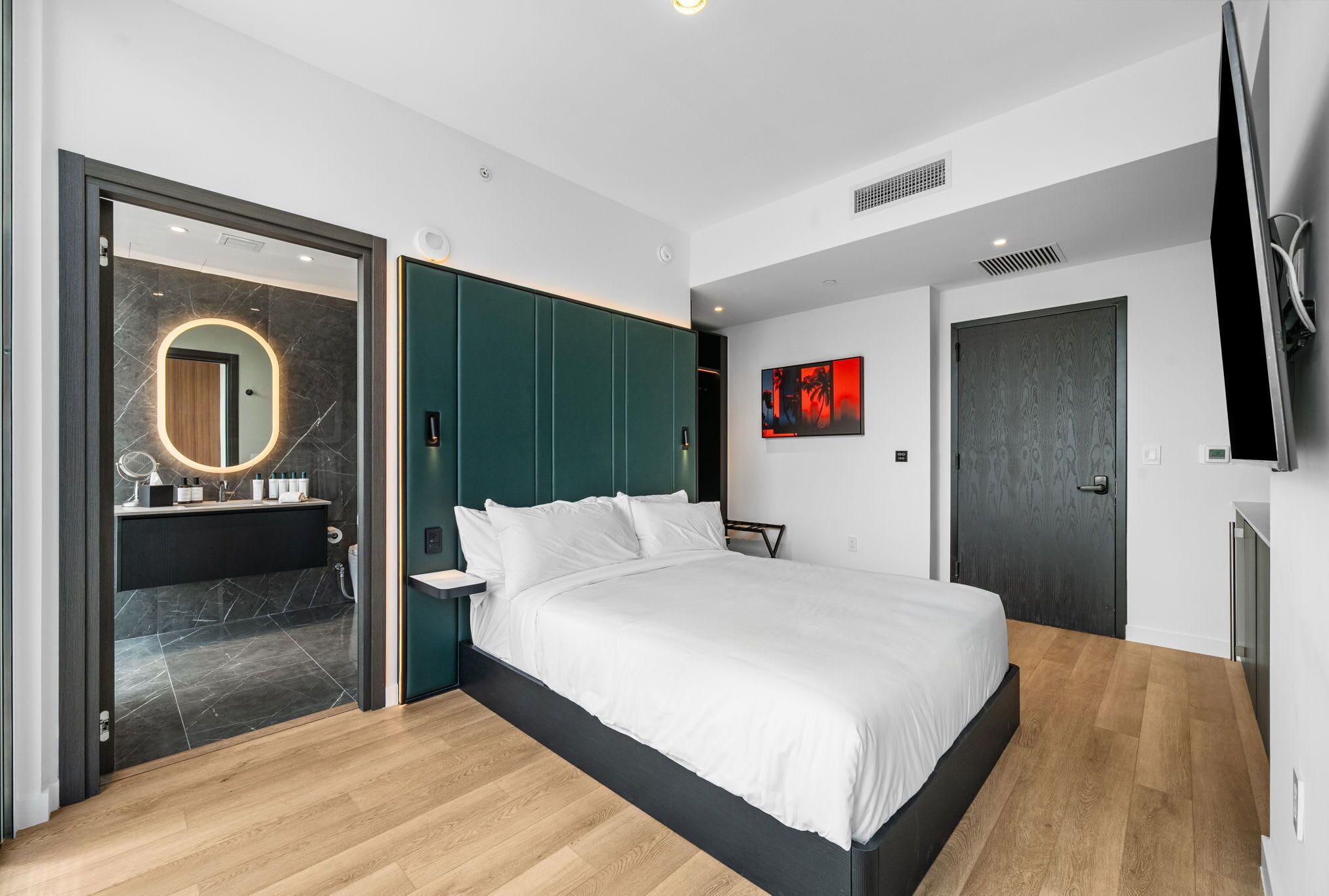Iron/ironing board, travel crib, WiFi, bed sheets
