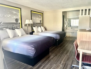 Room - Super 8 Downtown_2 Queen beds (Albuquerque)