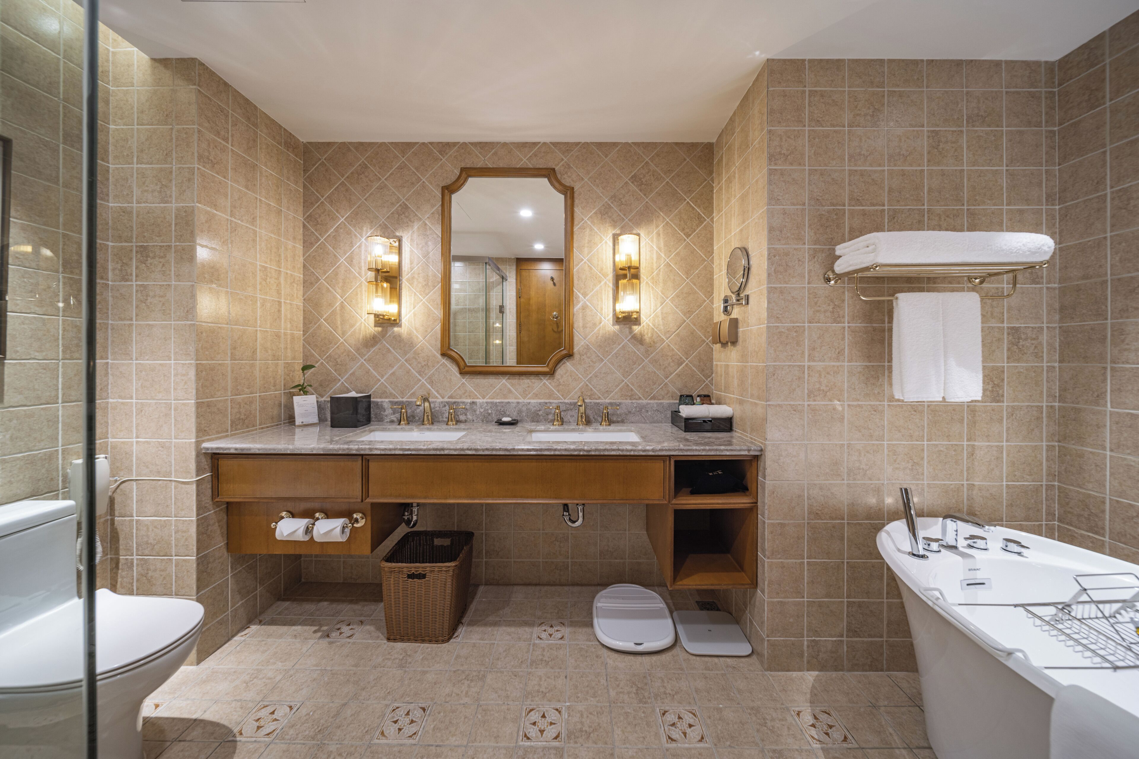 Luxury Suite, Garden View | Bathroom | Free toiletries, hair dryer, slippers, towels