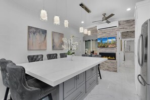 Dining - Modern & Cozy Studio near Airport & Prime Shopping (Tucson)