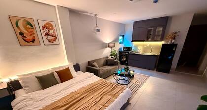 Cozy 1-bedroom bed & breakfast in welcoming Hà Nội with AC