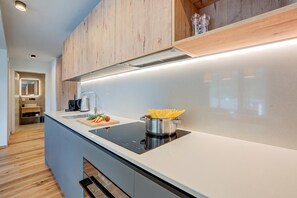 Coffee/tea maker, fridge, oven, stovetop - Residenza Castanea 205 Modern Alpine Stay in San Bernardino | Ski, Hiking & Nature, San Bernardino, Switzerland (San Bernardino)