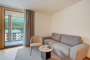 TV - Residenza Castanea 205 Modern Alpine Stay in San Bernardino | Ski, Hiking & Nature, San Bernardino, Switzerland (San Bernardino)