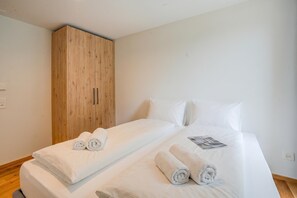 2 bedrooms, WiFi (free), bed sheets - Residenza Castanea 205 Modern Alpine Stay in San Bernardino | Ski, Hiking & Nature, San Bernardino, Switzerland (San Bernardino)