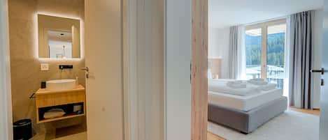 WiFi (free), bed sheets