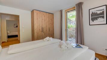 2 bedrooms, WiFi (free), bed sheets