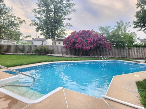 Relax 'N Recharge @ beautiful 4-bedroom house with pool in welcoming Wilmington