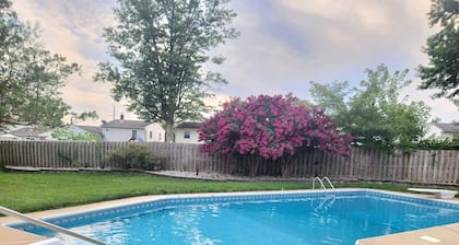 Relax 'N Recharge @ beautiful 4-bedroom house with pool in welcoming Wilmington