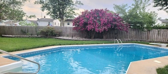 Relax 'N Recharge @ beautiful 4-bedroom house with pool in welcoming Wilmington