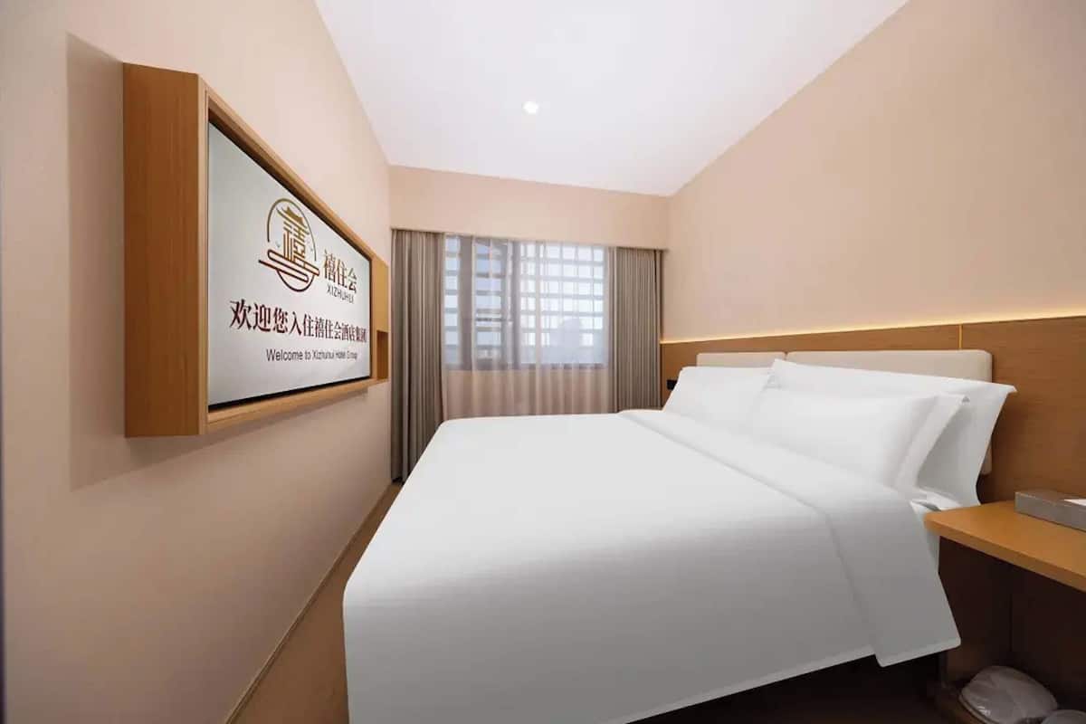 Chambre Confort double, vue sur la ville | Bureau, espace de travail pour ordinateurs portables