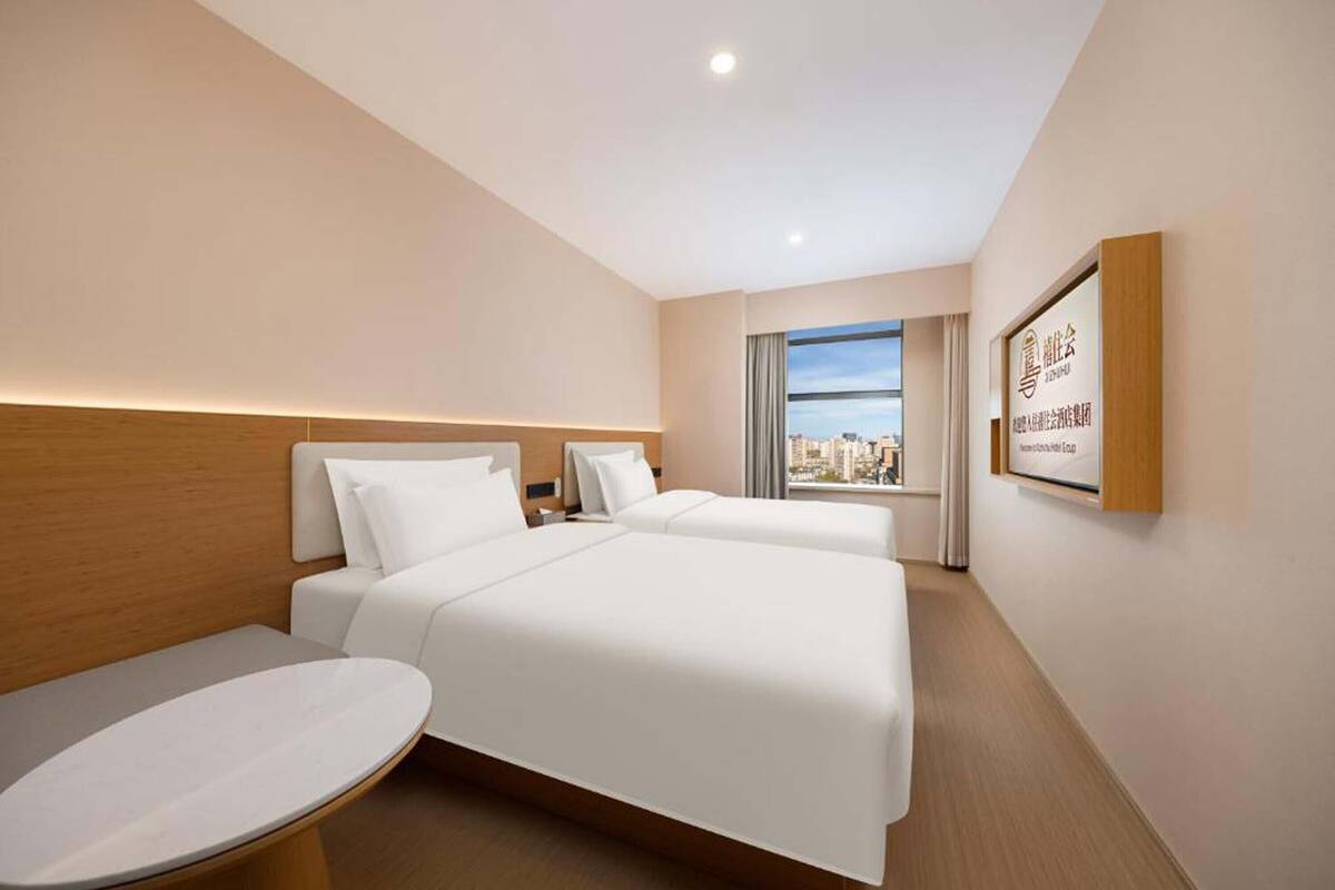 Chambre Affaires avec lits jumeaux, vue sur la ville | Bureau, espace de travail pour ordinateurs portables