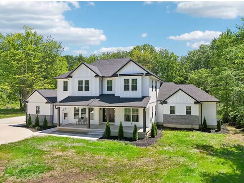 Luxurious Hidden Gem in Suburbs of Cleveland OH