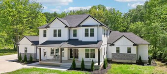 Luxurious Hidden Gem in Suburbs of Cleveland OH