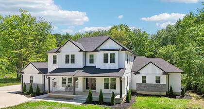 Luxurious Hidden Gem in Suburbs of Cleveland OH