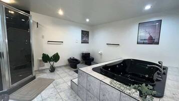 Dusche, Haartrockner, Shampoo