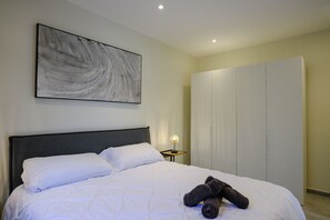 Room - Luxury Pool House  5 Minutes To Mambo Beach  Sleeps 6 (Willemstad)