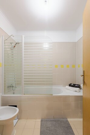 Dortoir Partagé, 1 chambre | Salle de bain