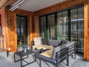 A wooden interior with a sofa, a small table, and a bench. - Amore Appartement/Fewo, Dusche und Bad, WC, 6-Bettwohnung by Interhome (Arosa)