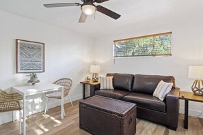 TV - Hubbell Courtyard Suite by Downtown Phoenix (Phoenix)
