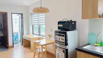 Double Room, City View | Private kitchen | Full-sized fridge, microwave, stovetop, cookware/dishes/utensils