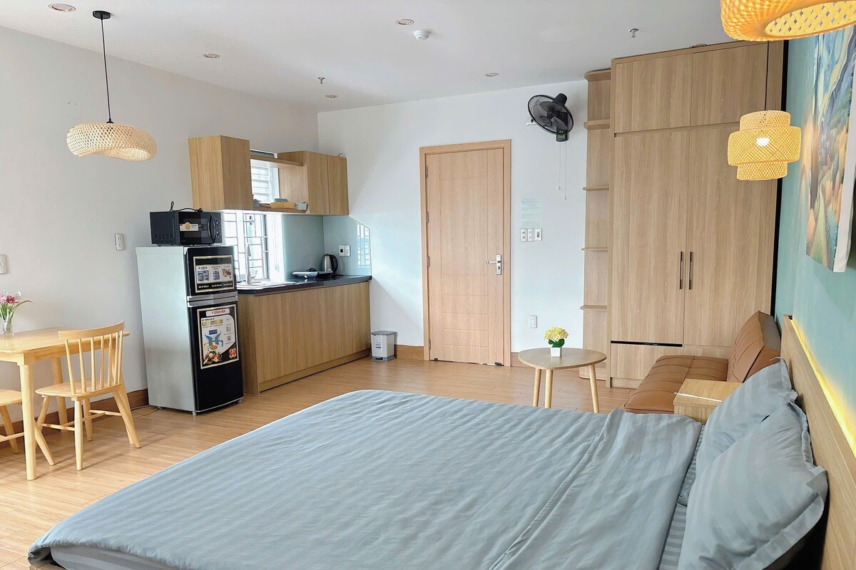 Quarto casal, vista para a cidade | Roupas de cama premium