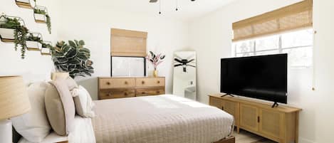3 bedrooms, desk, iron/ironing board, travel crib