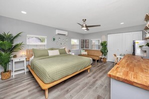 Room - Largo Palms Suite by Indian Rocks Beach (Largo)