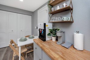 Dining - Largo Palms Suite by Indian Rocks Beach (Largo)