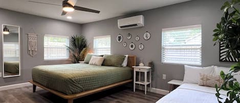 Desk, iron/ironing board, travel cot, WiFi