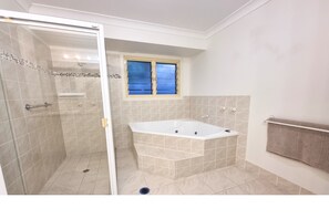 Handtücher, Seife, Toilettenpapier