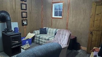 Cabin, 2 Bedrooms, Smoking | Living area
