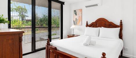 3 bedrooms, desk, iron/ironing board, WiFi
