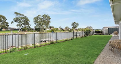 Stillwater - holiday home with a private jetty