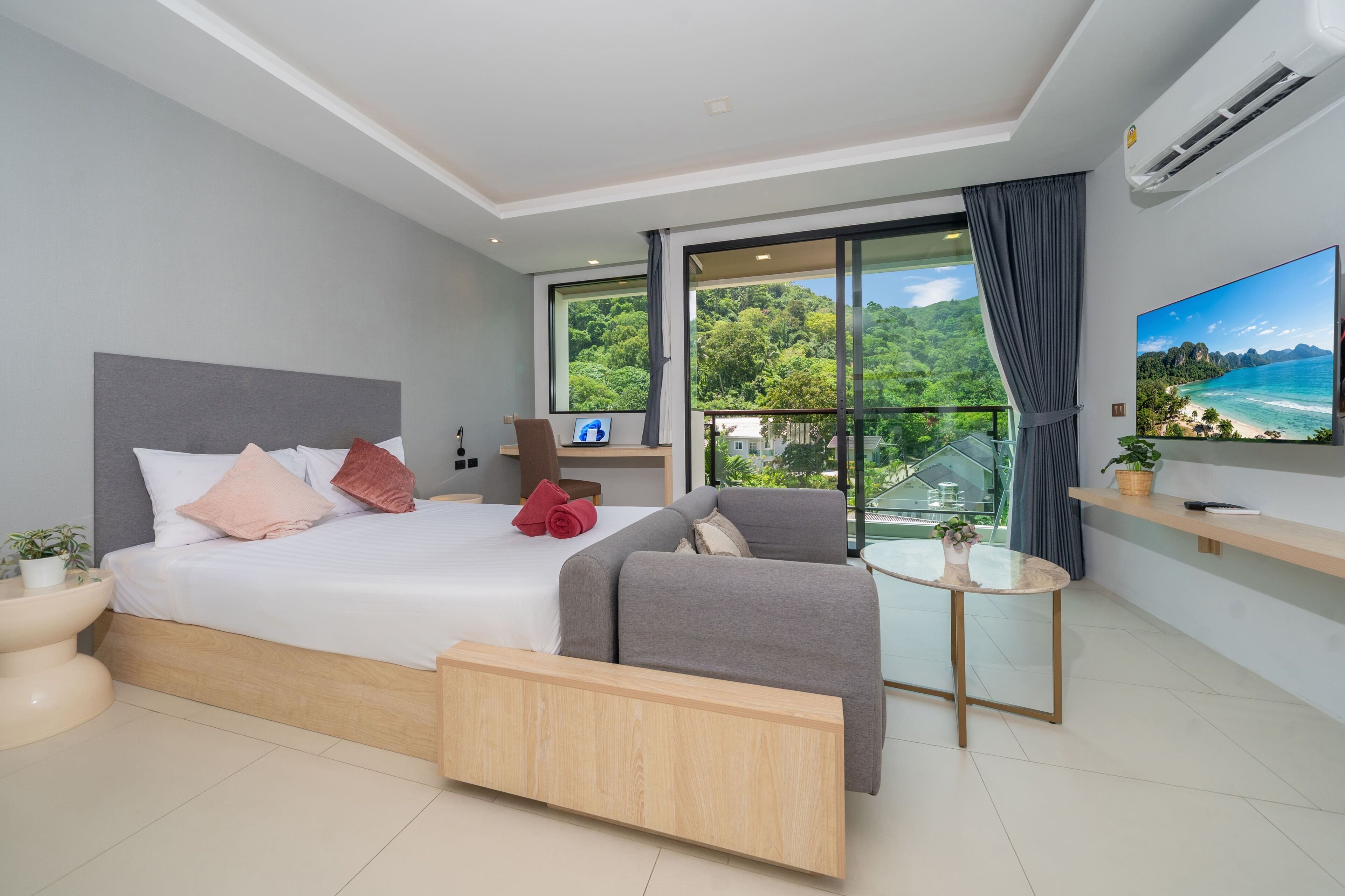 Deluxe Studio Suite, Balcony, Mountain View | In-room safe, blackout curtains, free WiFi