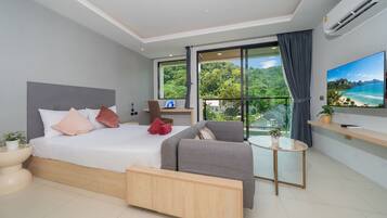 Deluxe Studio Suite, Balcony, Mountain View | In-room safe, blackout curtains, free WiFi