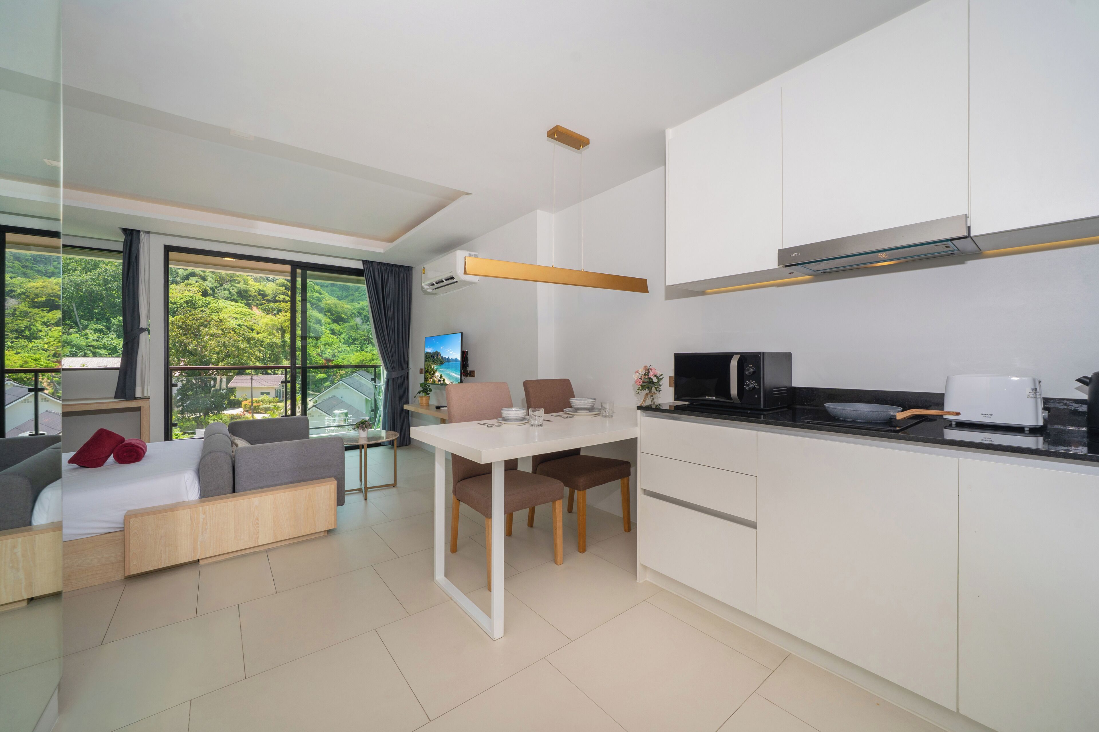 Studio Suite Deluks, balkon, pemandangan gunung | Interior