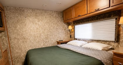 A cozy RV getaway in Stafford Springs. Escape the noise and drift into nature.